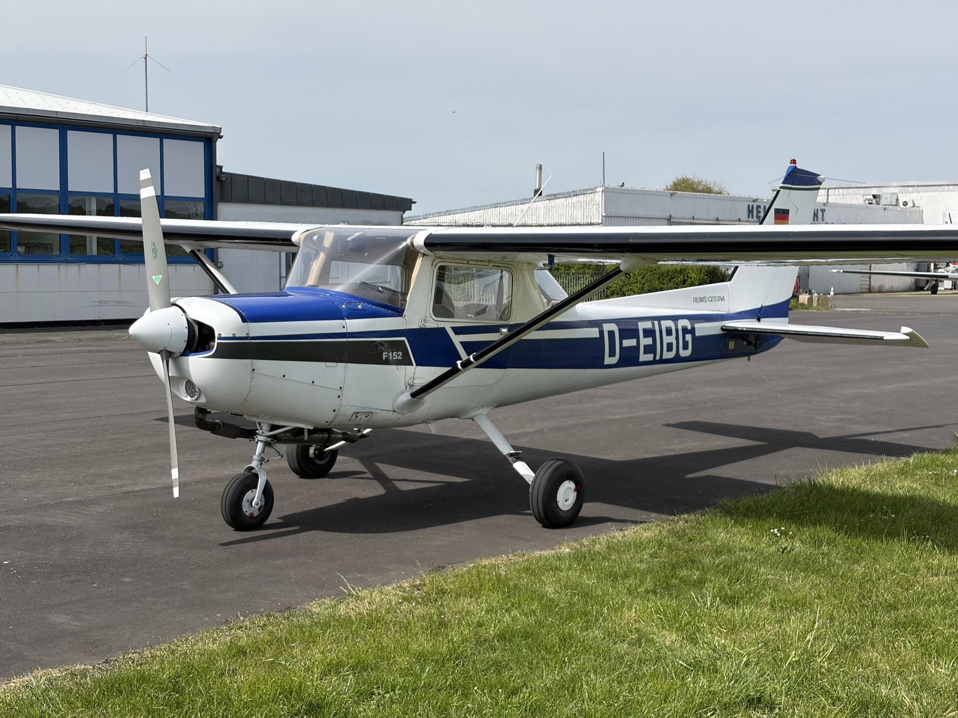 Cessna 152 von der Seite