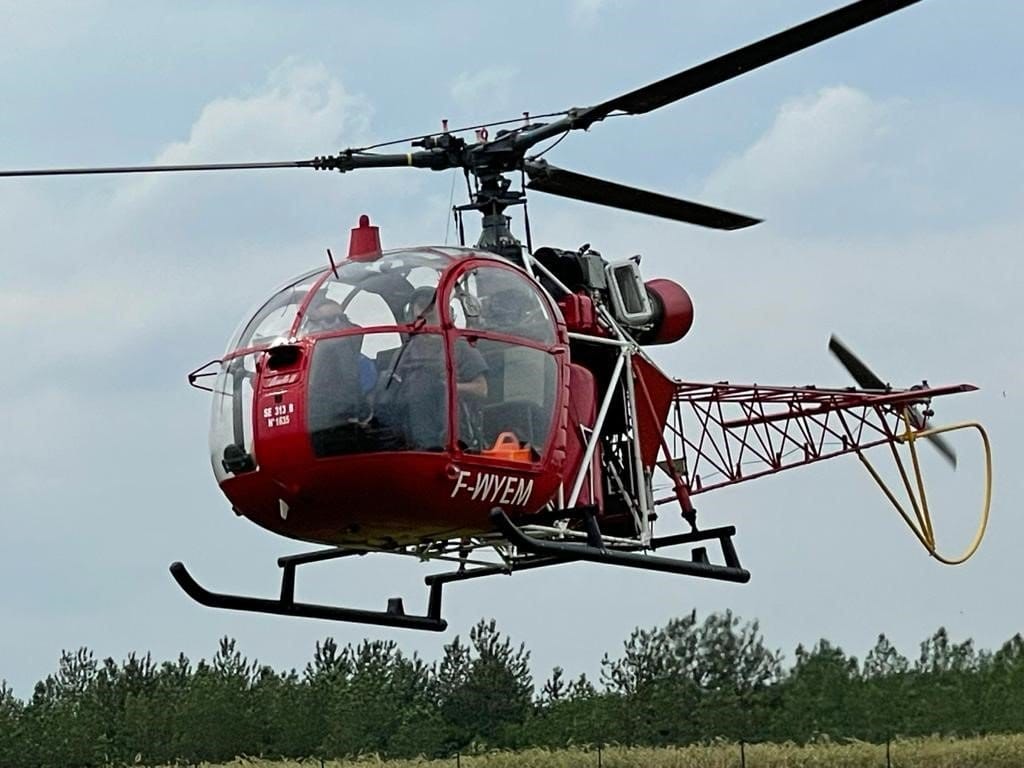 Survol du circuit automobile des 24h du Mans en hélico
