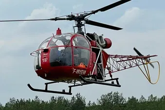 Survol du circuit automobile des 24h du Mans en hélico
