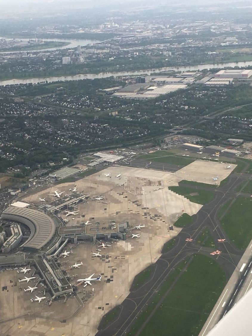 Schalke / Flughafen Düsseldorf / Centro von oben (60 min)