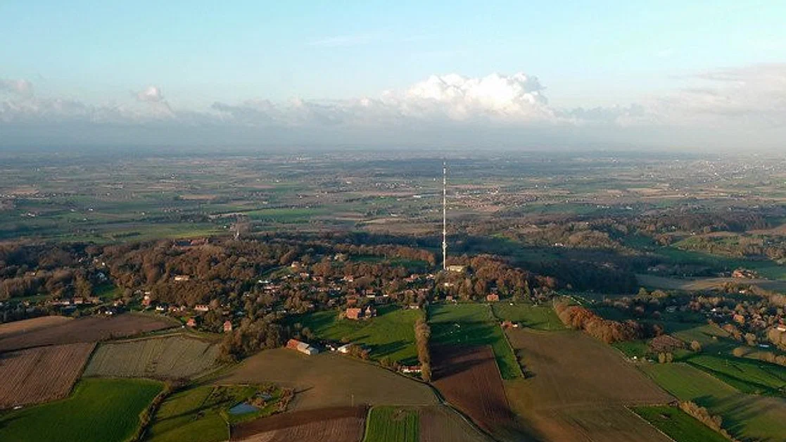 Balade aérienne : Les monts des Flandres depuis Merville