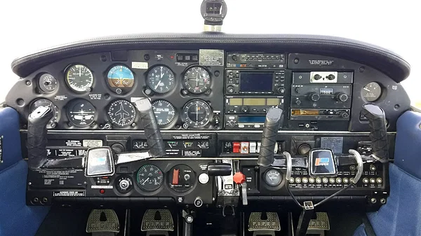 P28A Warrior PH-UGS cockpit
