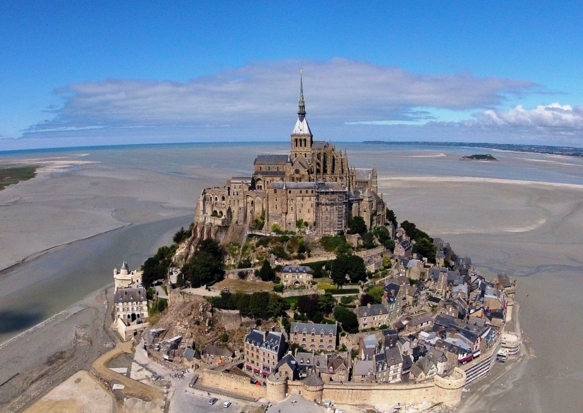 Survol du Mont Saint Michel et du bocage normand