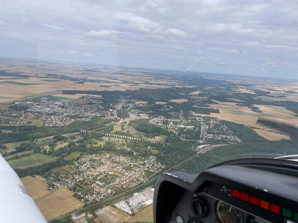 Journée à Chartres et survol de châteaux depuis Paris