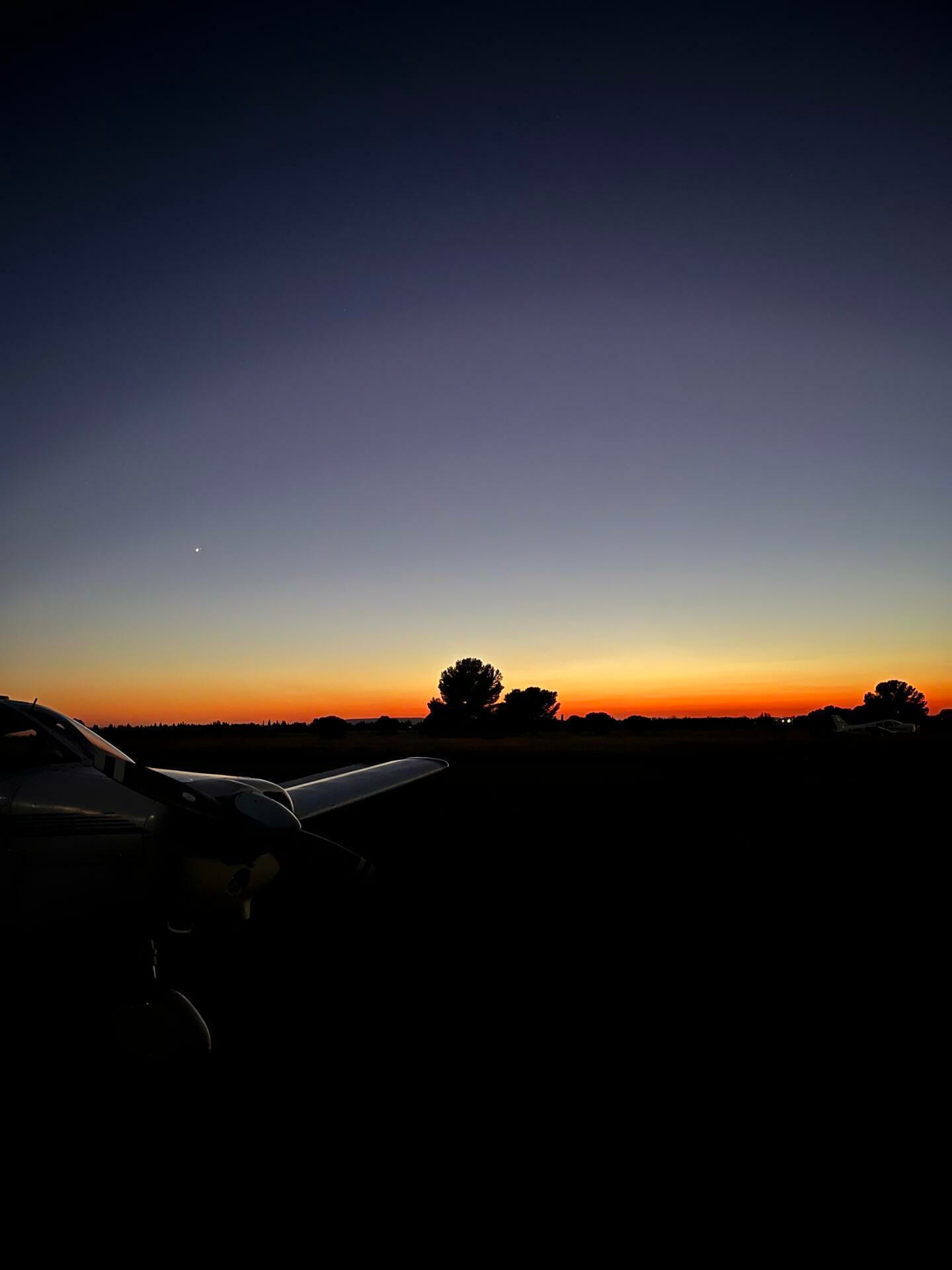 Coucher de soleil sur l'aérodrome