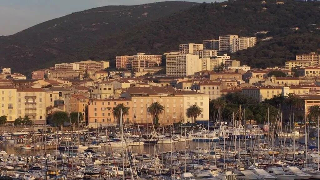 Rive Nord - Ajaccio en Hélicoptère - Vol Privatif