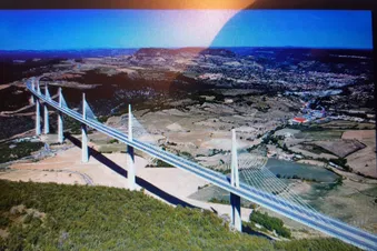 VUE AERIENNE VIADUC DE MILLAU