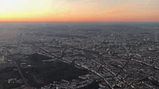 Flug über Berlin - eine Person