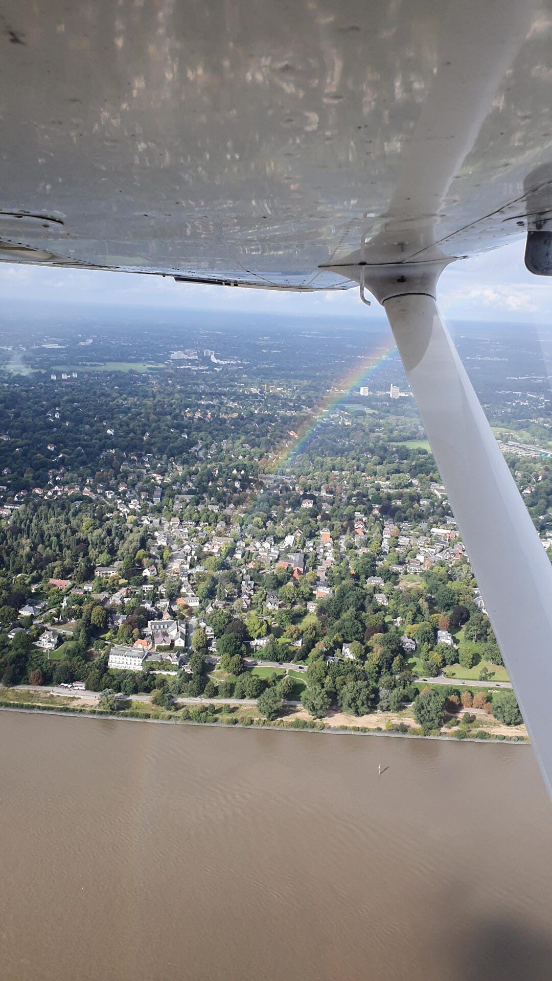 Regenbogen über Hamburg