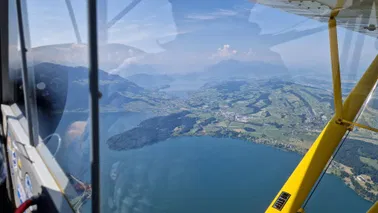 Kurzer Rundflug mit Oldtimer