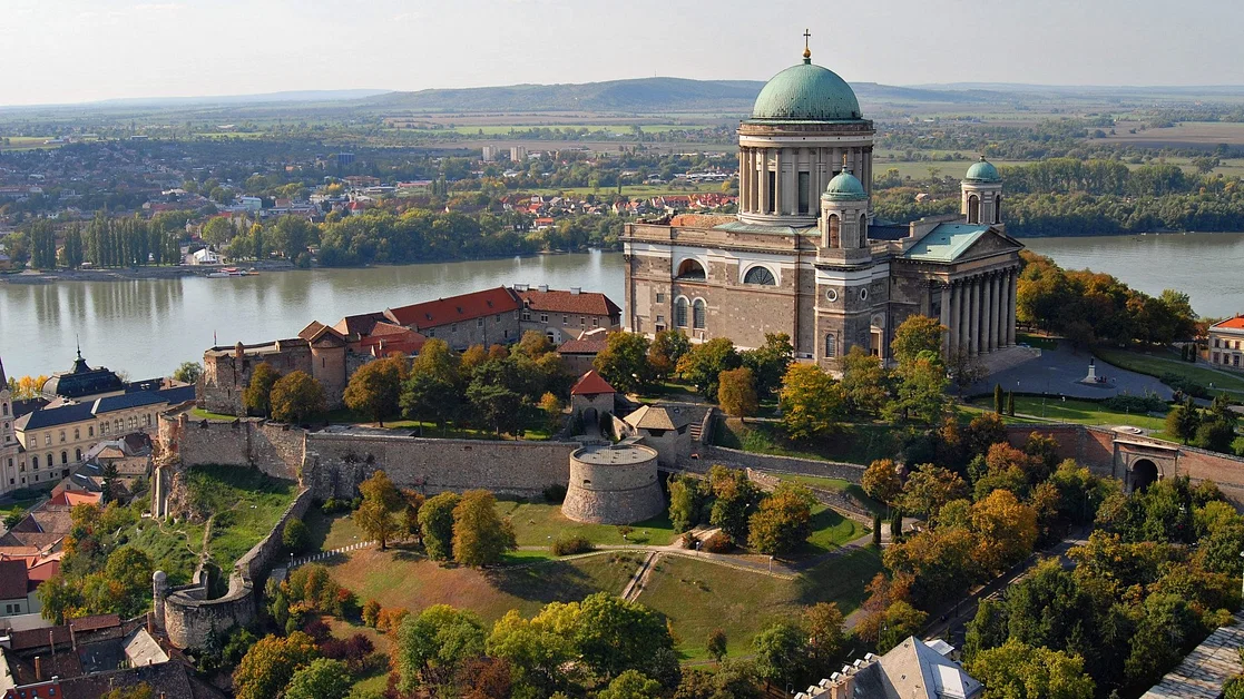 Medieval citadel Visegrad and Basilica of Esztergom 3 Seats