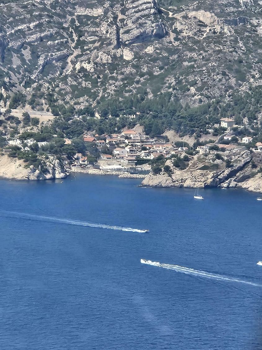 Balade aérienne autour de Marseille et des Calanques