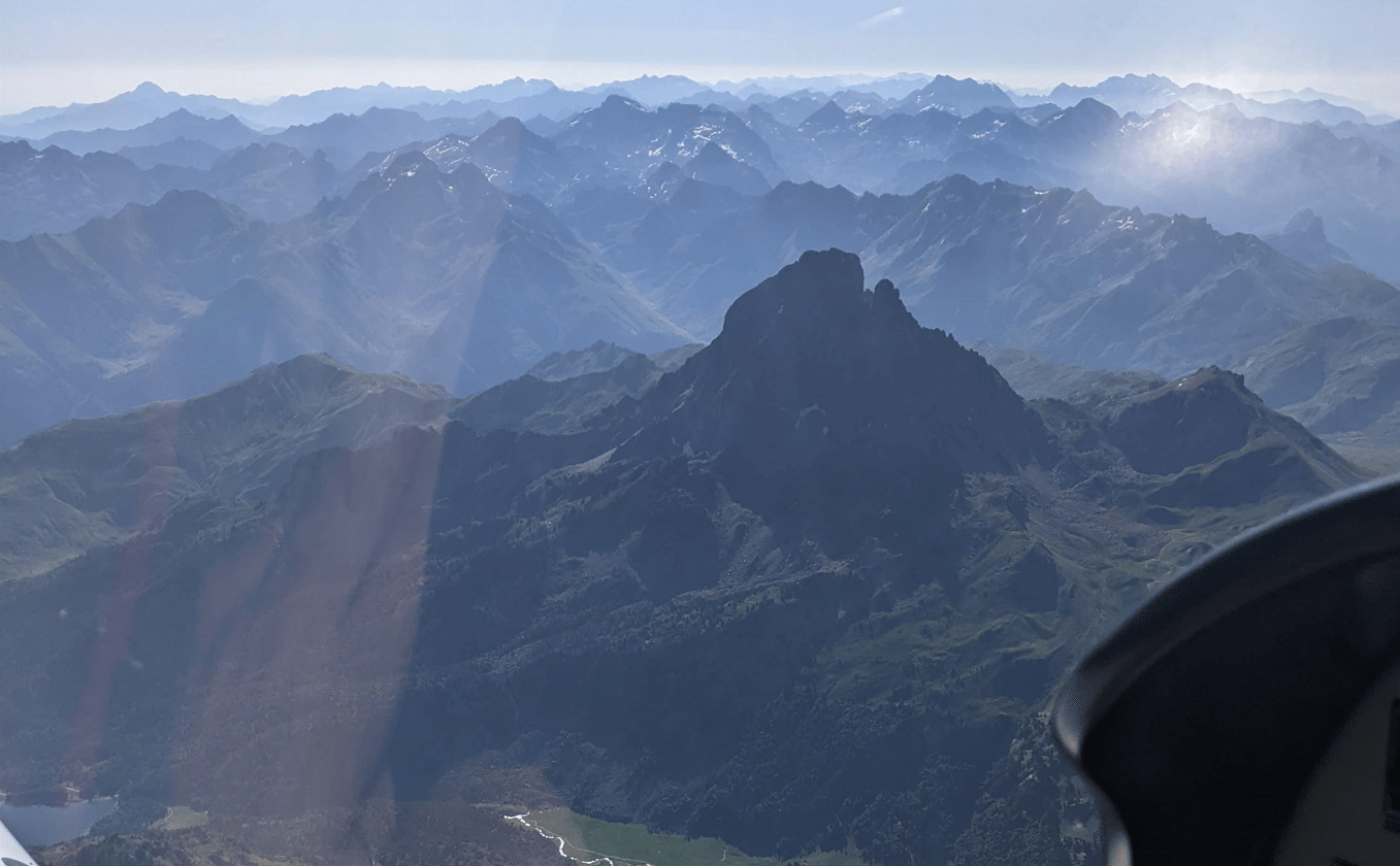 Le Pic du Midi d'Ossau en été