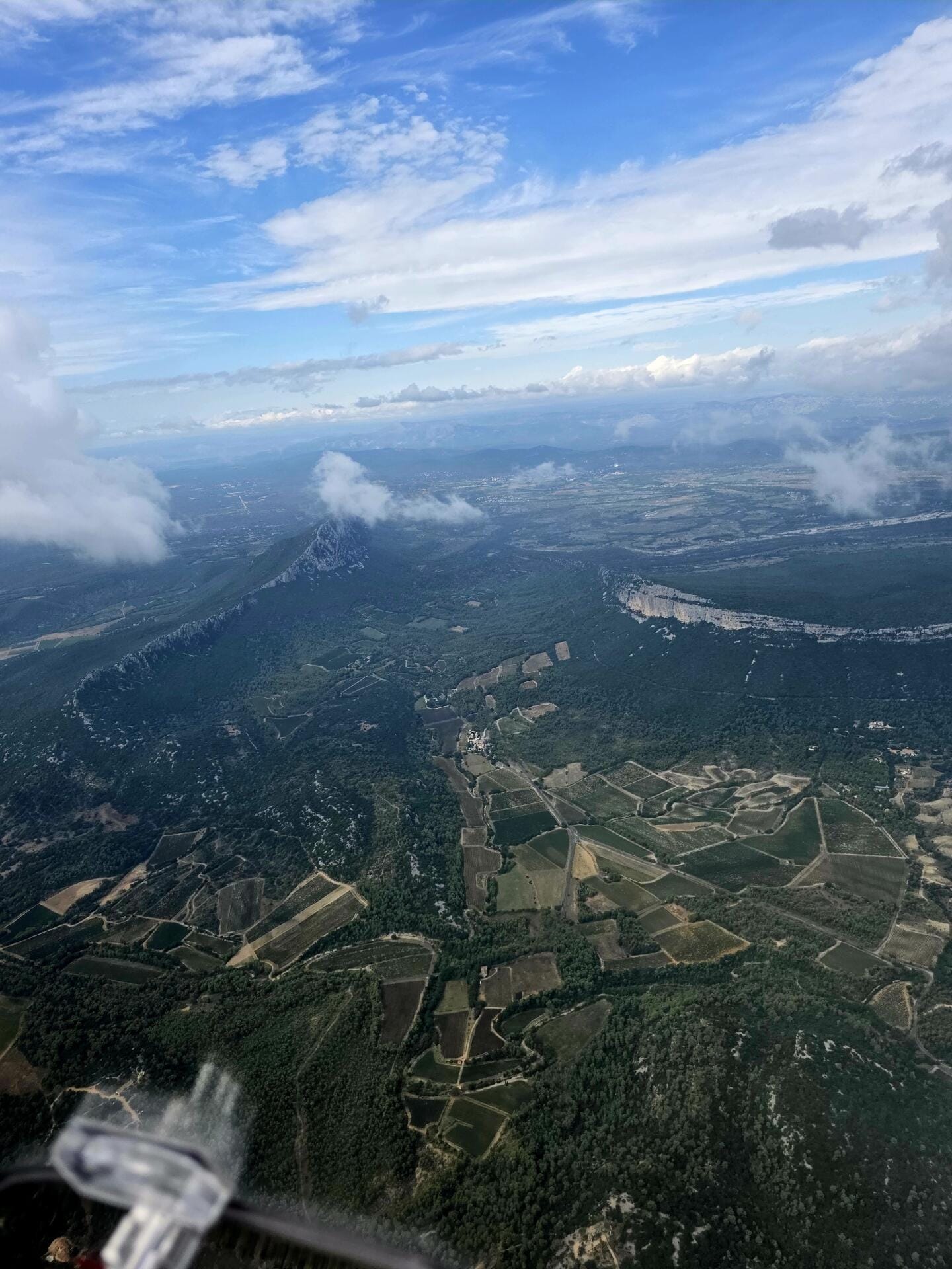 Vues vertigineuses du Pic Saint Loup en flight
