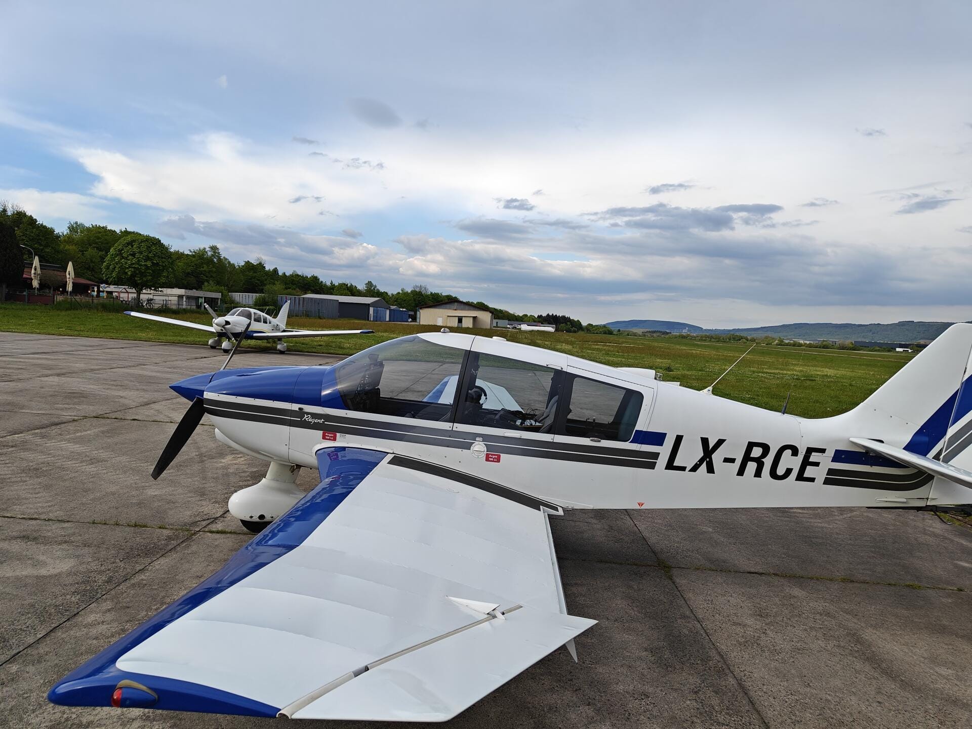 Side view of LX-RCE