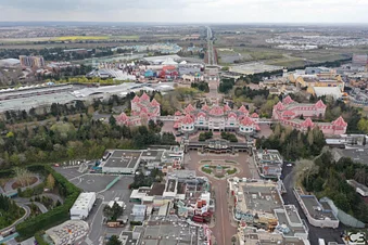 🚀 Envol Magique au-dessus de Disneyland Paris ! 🏰✨