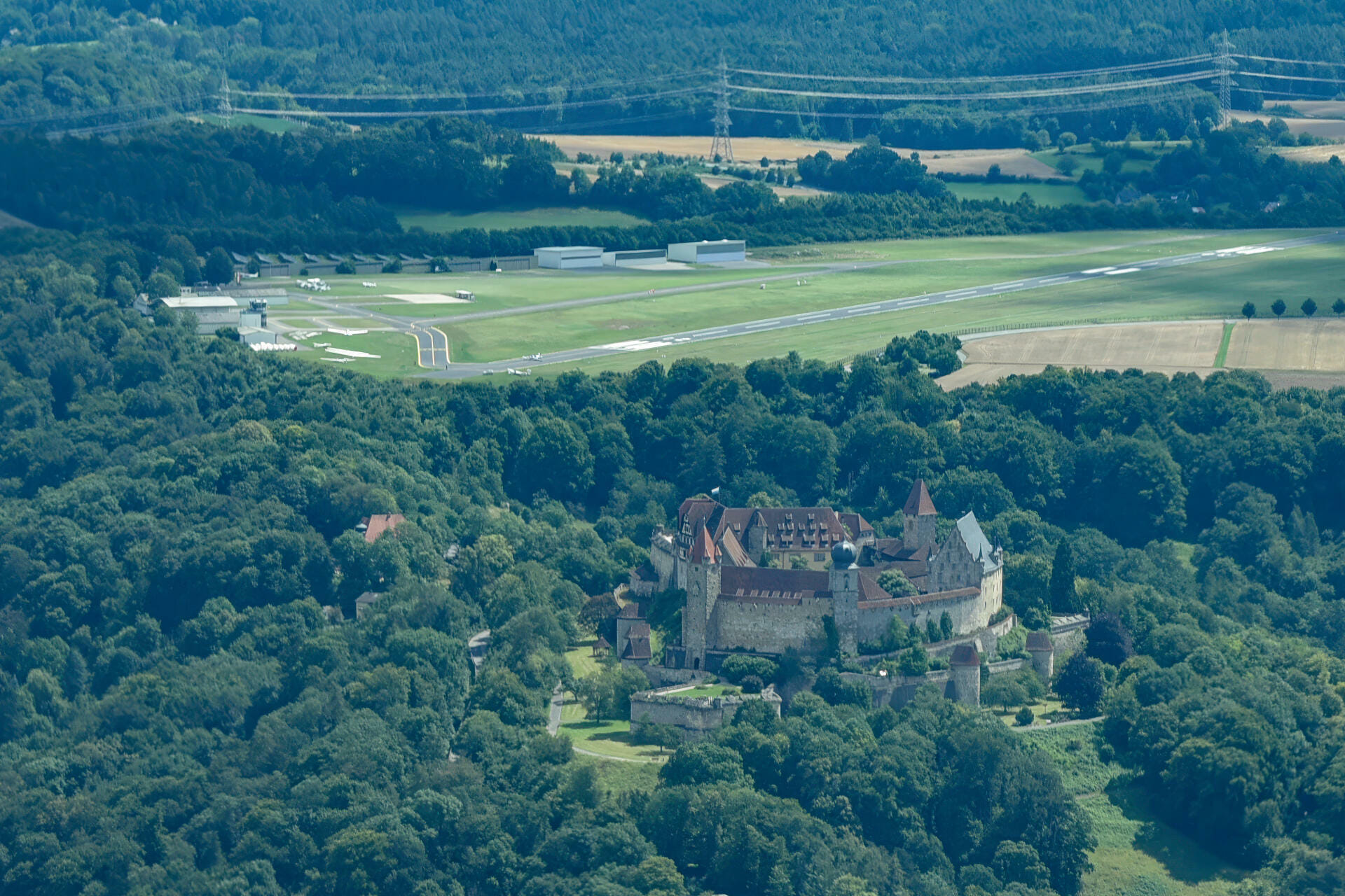 Veste Coburg mit Flugplatz