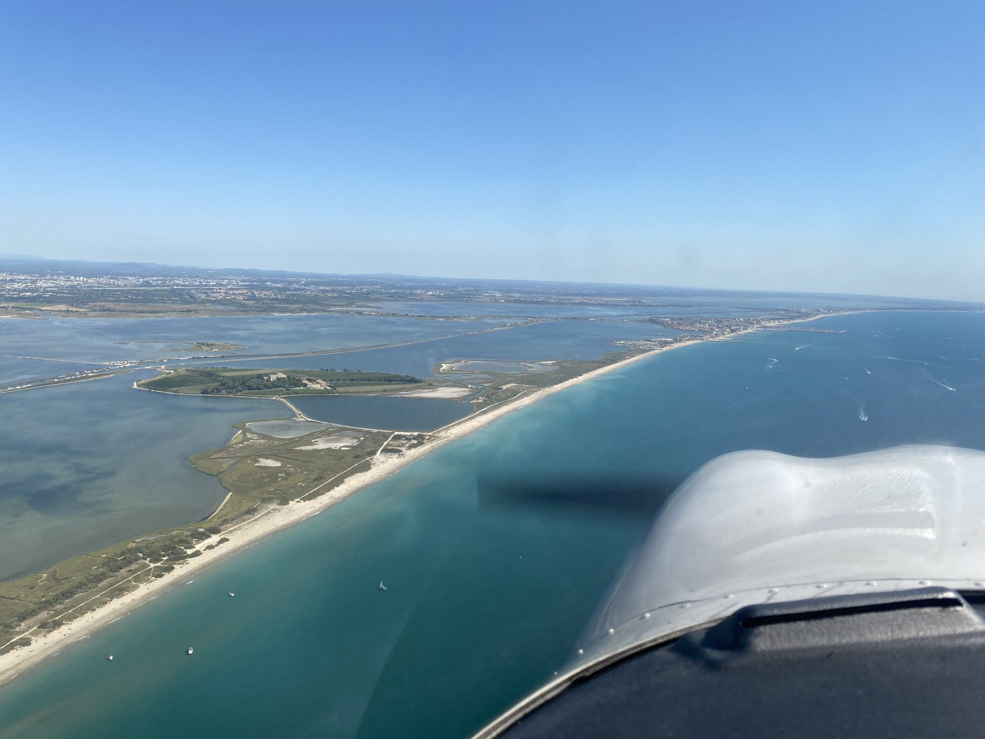 Survol de Sète et l'étang de Thau ( LIRE DESCRIPTION svp )