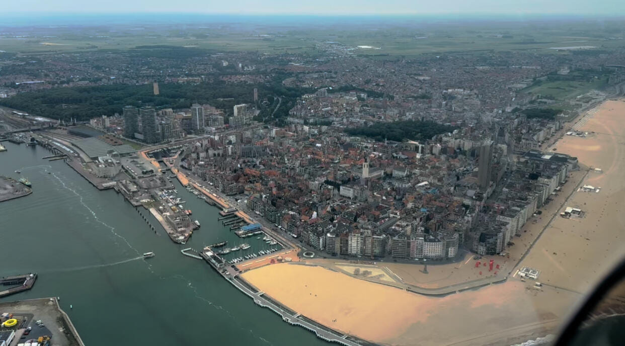 Survolez la zeelande et la côte belge