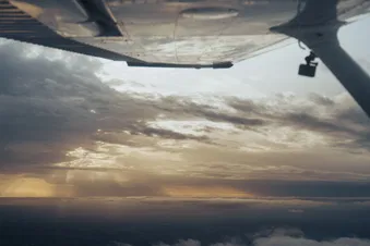 Sonnenuntergang über den Wolken