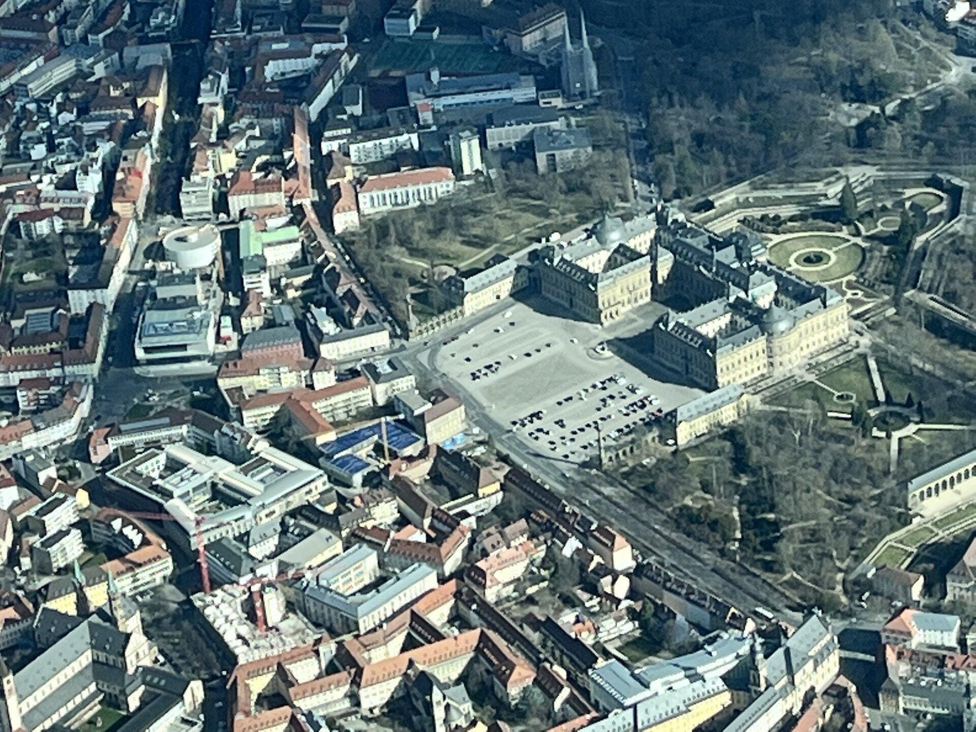 Rundflug über Unterfranken, Mainschleife, Würzburg, Weininsel.