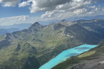 Vol au dessus des Alpes suisses