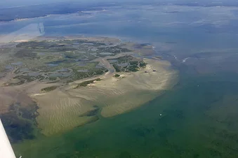 Ile aux oiseaux et cabanes tchanquées