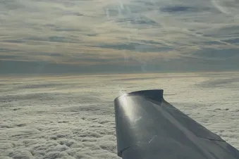 Wir steigen auf bis zu 10.000ft, wo die Luft meistens sehr ruhig ist