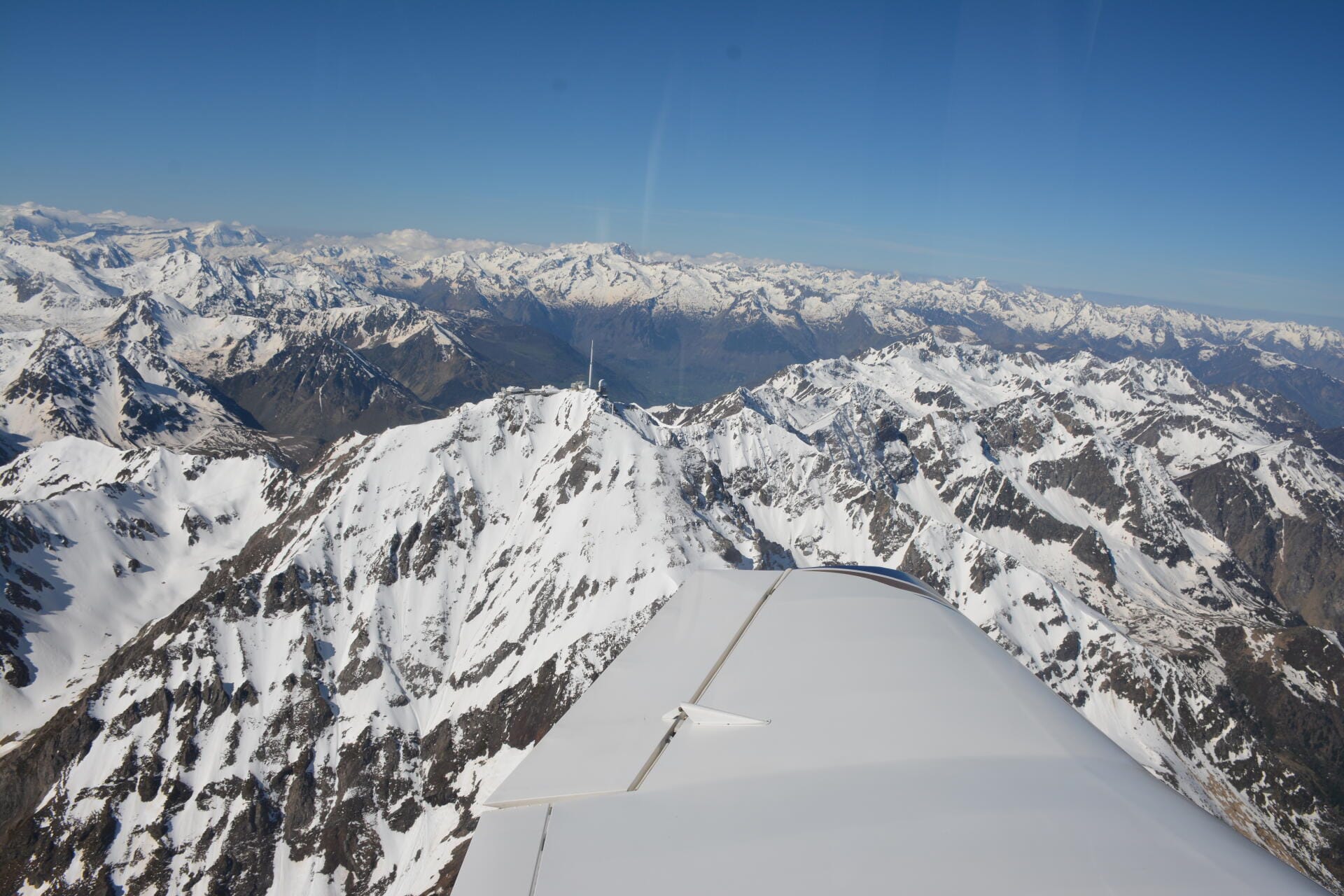 Le Pic du Midi de Bigorre au printemps