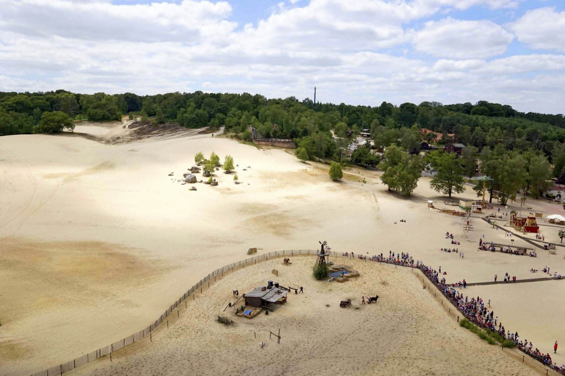 Survol des Châteaux et Parcs de loisirs du nord-est de l'IdF