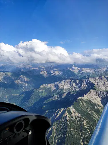 Alpentour - Flexibler Flug an den Berggipfeln vorbei