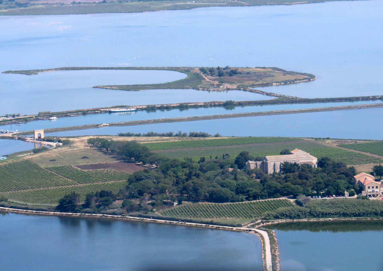 les étangs, abbaye de Maguelone