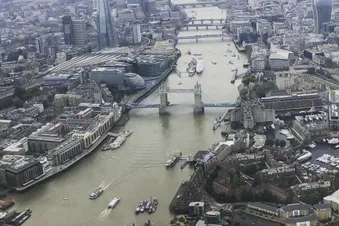 Flight accross London along the heli route