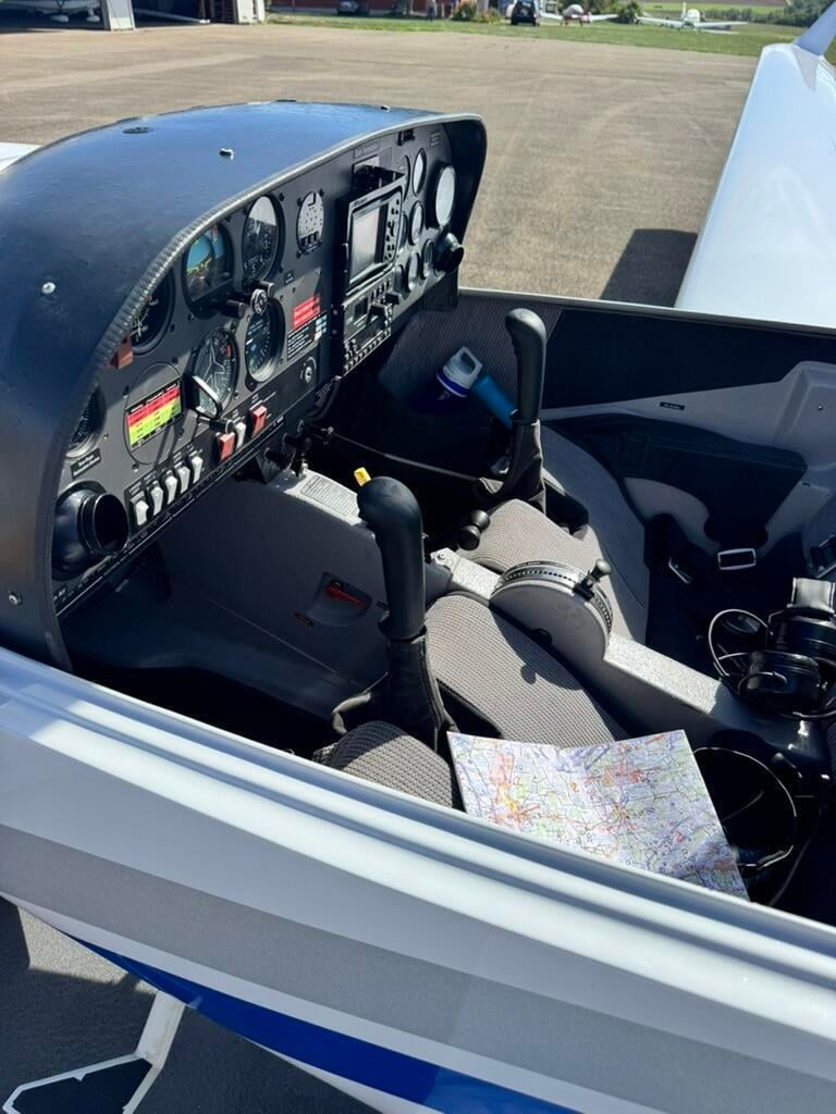 Cockpit und Instrumentenbrett