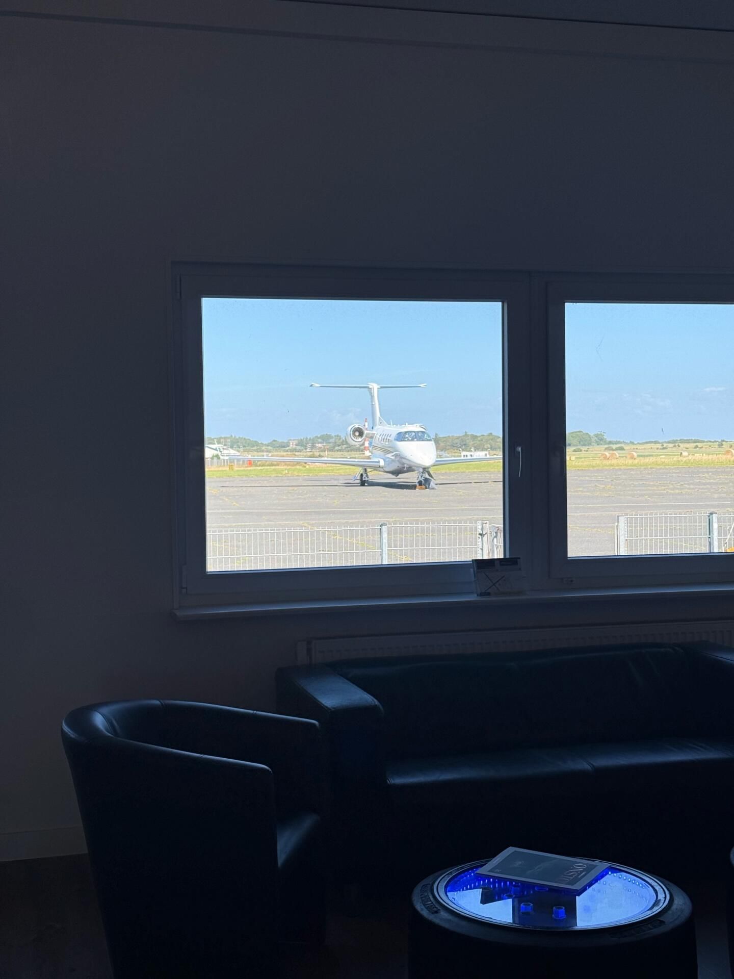 Nicht unser Jet, aber wir werden vom selben Terminal, dem GAT abgefertigt.