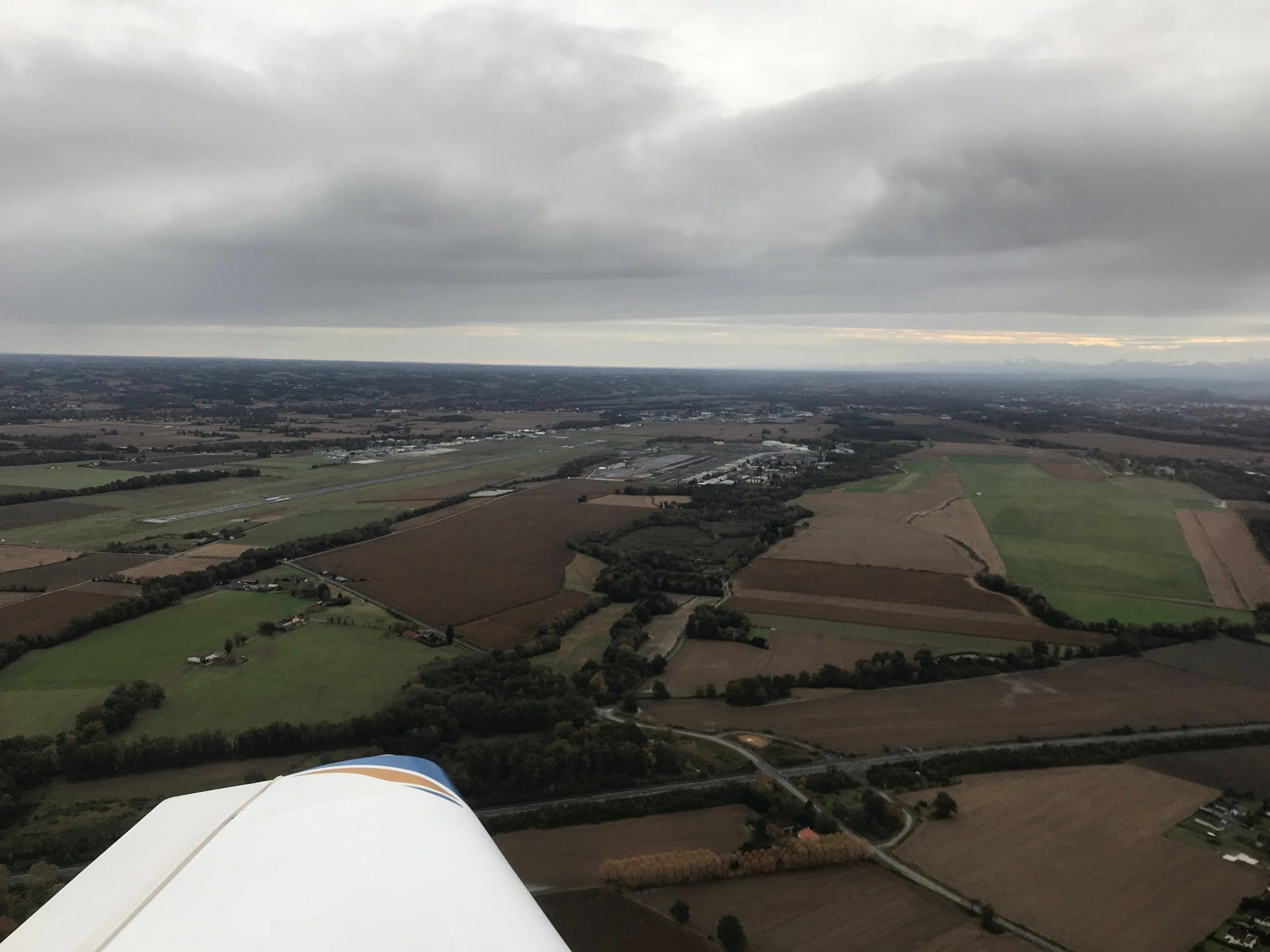 Tour de Pau par le Sud en avion