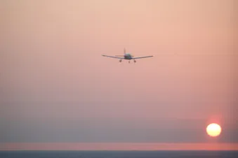 🌅 Survolez l’Île d’Yeu à l’heure dorée