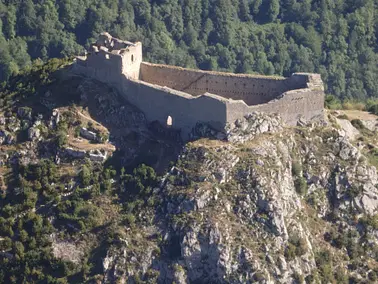 De Castelnaudary,  Au dessus des châteaux Cathares