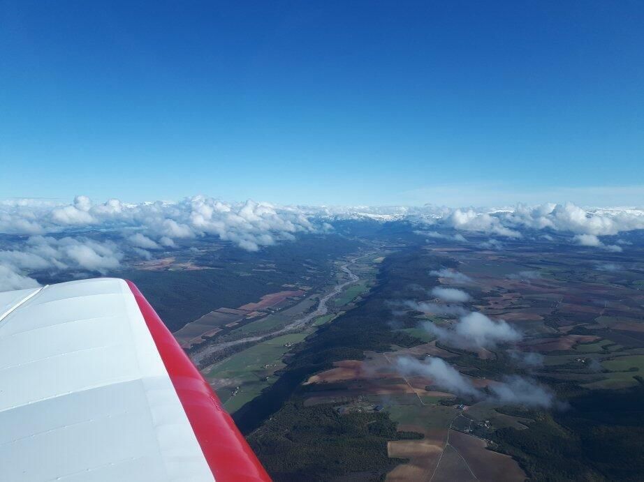 Balade aérienne à travers lacs & plateaux