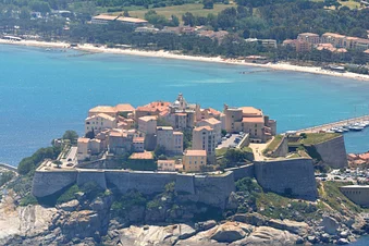 Balade en Corse à la journée, découvrez Calvi ! (A/R)