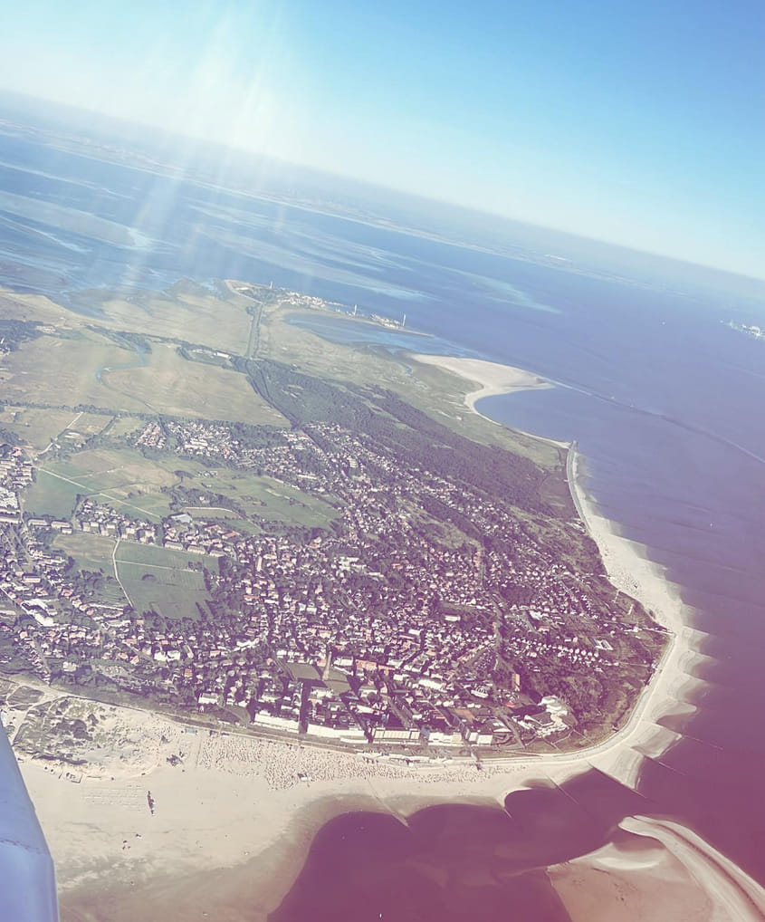 Rundflug entlang der ostfriesischen Nordseeküste