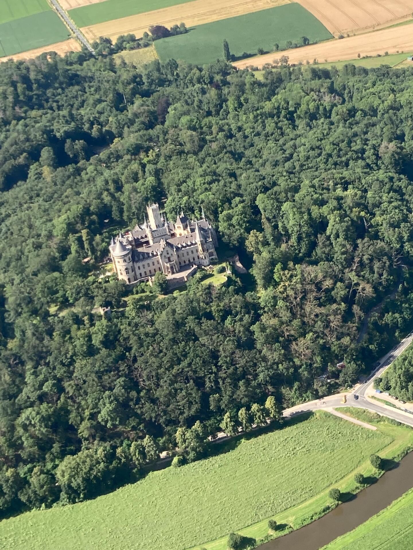 Die Marienburg am südlichen Teil unserer Route, ein Drehort einer bekannten Netflix Serie!