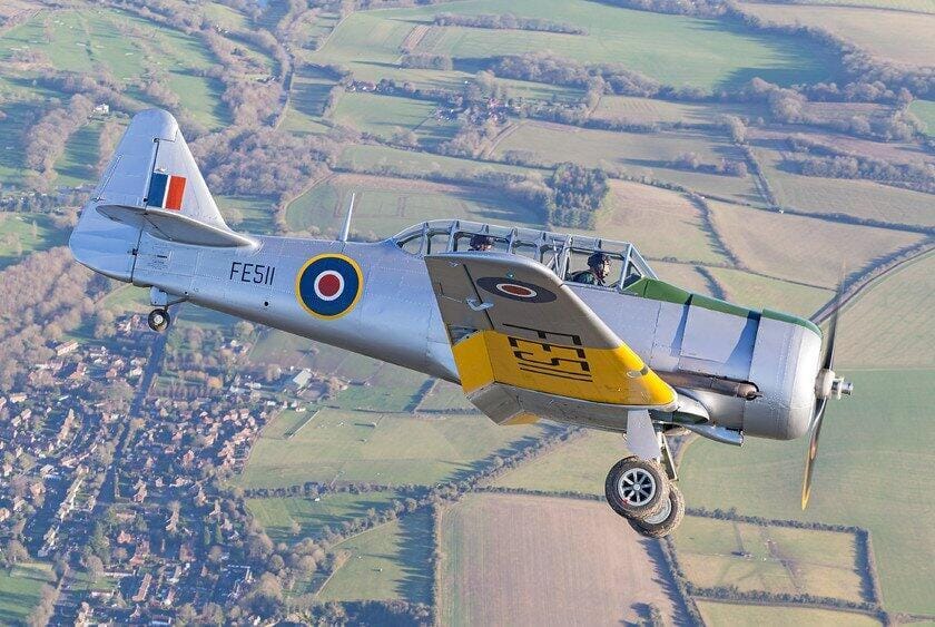 Vintage Harvard Warbird Experience - 40 mins near London.