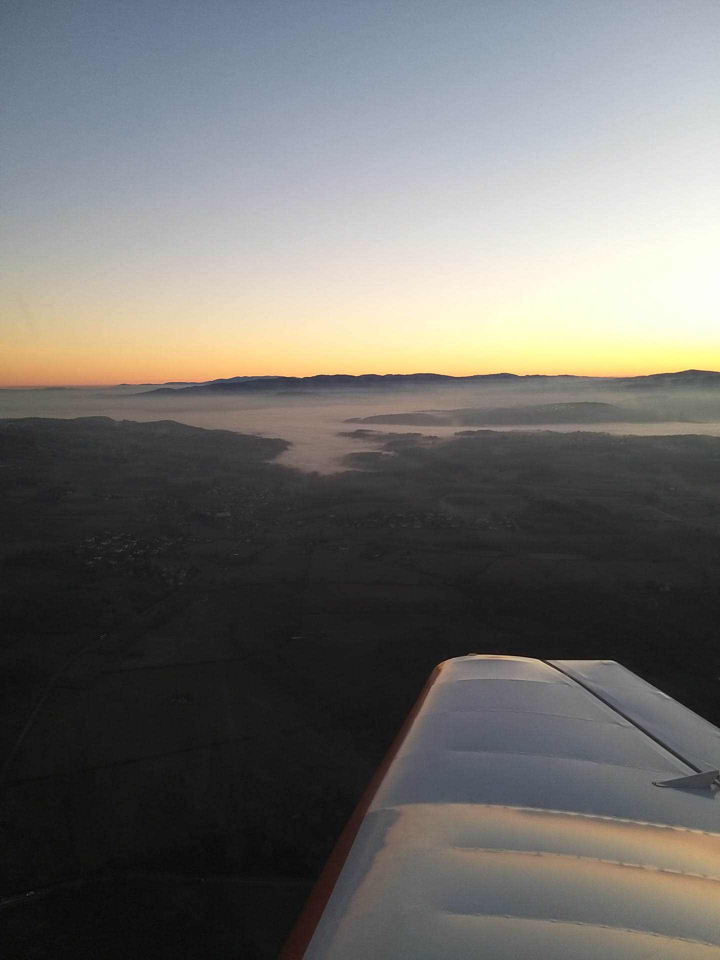 vallée d'Azergues sous la brume en fin de journée