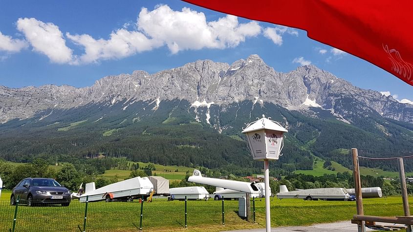 Raus aus der Stadt! Alpenflugplatz Niederöblarn