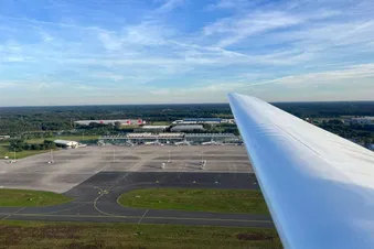 Entspannter Rundflug im Motorsegler – 60 Minuten pur