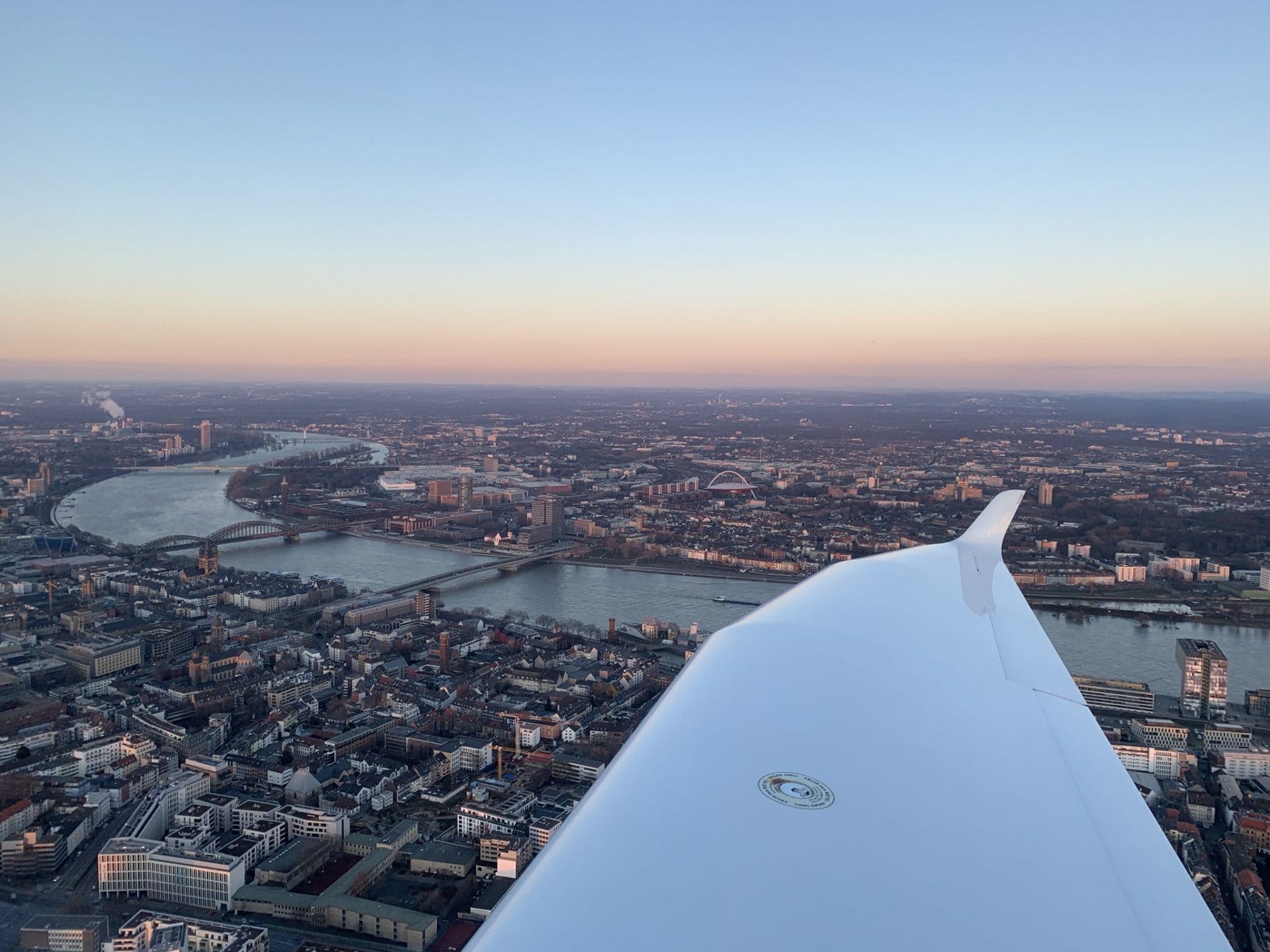 Rundflug über den Kölner Dom und über den Tagebau Garzweiler