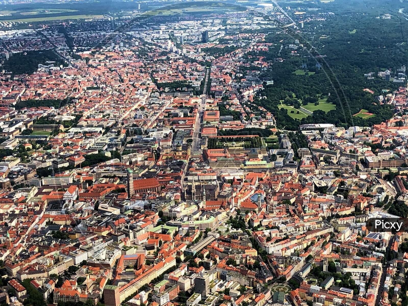 München-Rundflug: Allianz Arena, Marienplatz & Nymphenburg