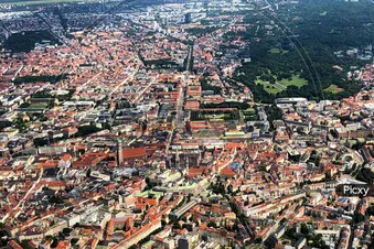 München-Rundflug: Allianz Arena, Marienplatz & Nymphenburg