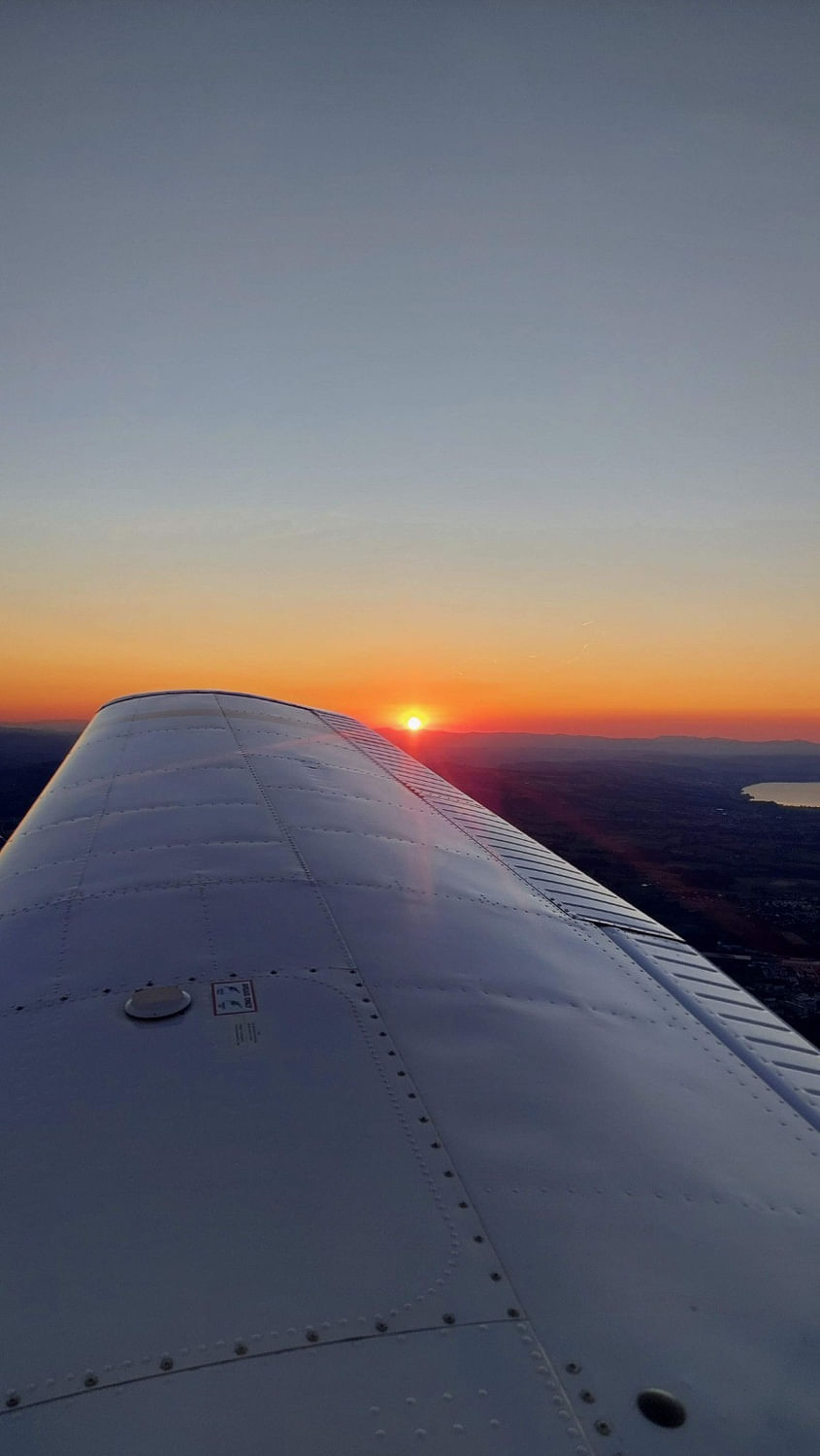 Romantischer Sonnenuntergangsflug über Basel